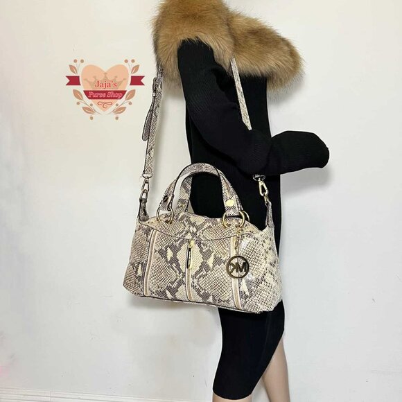 🖤Michael Kors Leather Satchel & Crossbody Purse🖤 - Picture 13 of 17